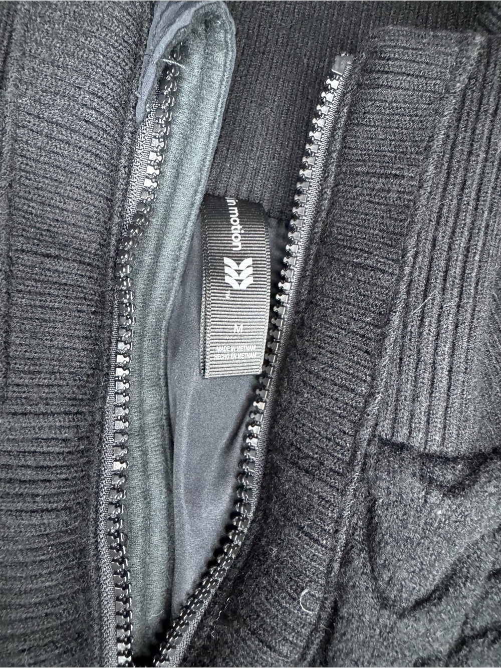 All In Motion Women’s Cable Knit Puffer Jacket - Black Size Medium NWT - Picture 8 of 11